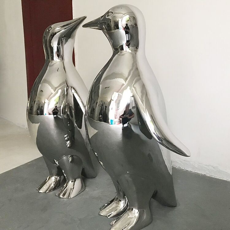 Penguin sculpture3