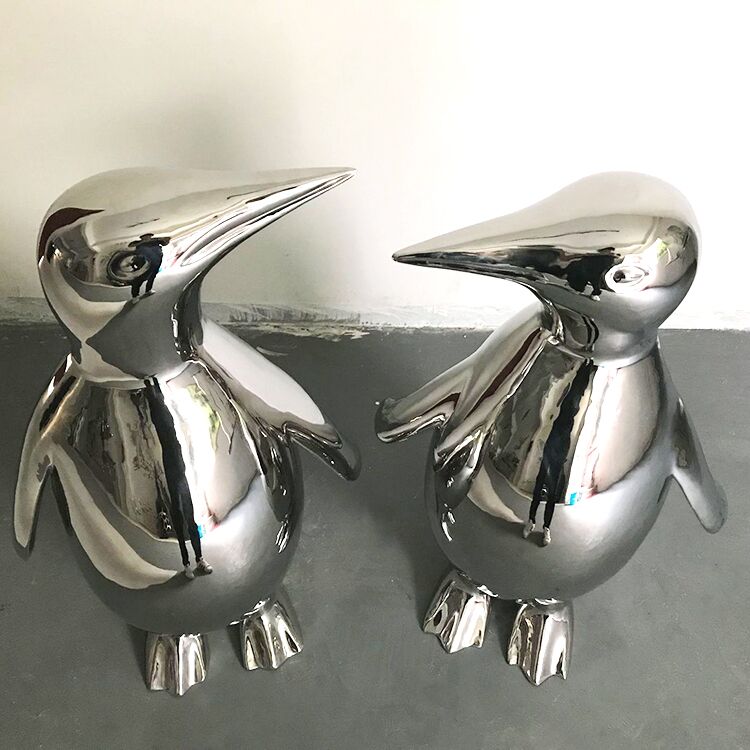 Penguin sculpture4