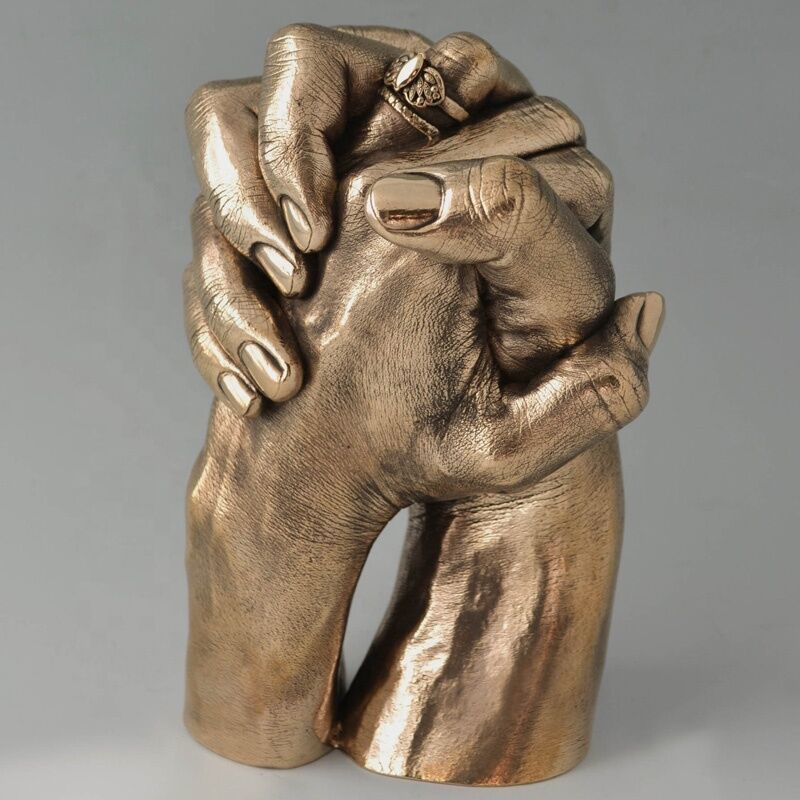 Lifelike-Crossed-Hands-Brass-Sculpture-for-Office