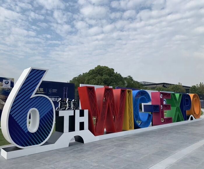 internet Advertisement brand stainless steel metal decoration outdoor sculpture