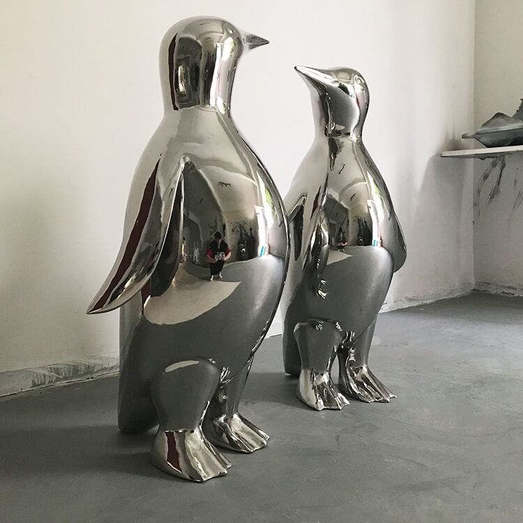 Penguin sculpture1