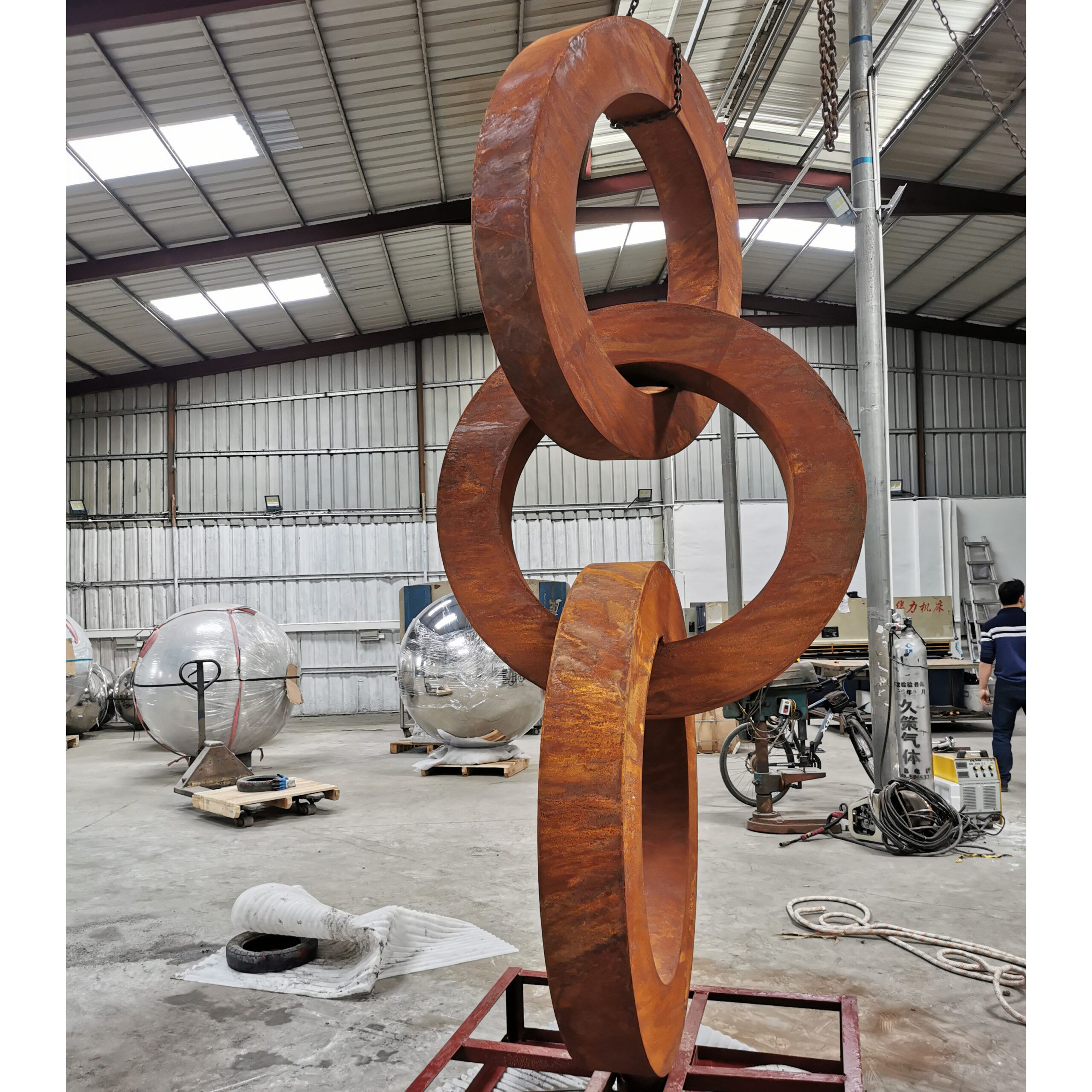 320cm Large outdoor corten steel ring sculpture (4)