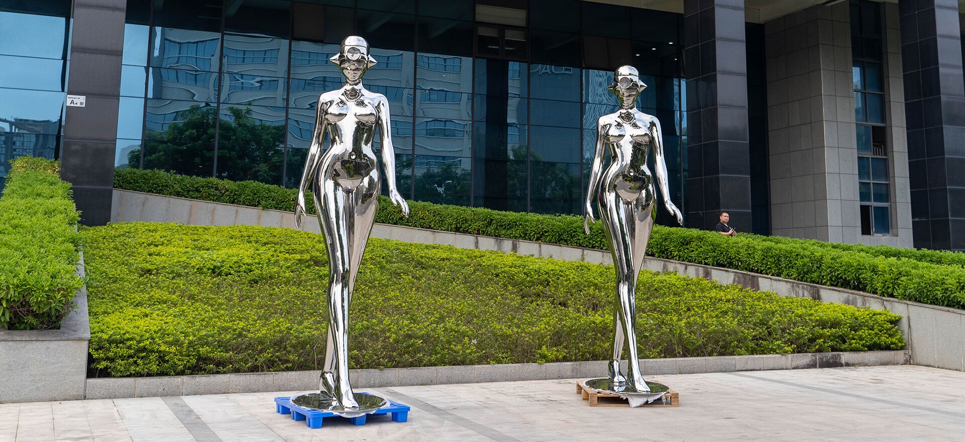 3750mm Large hotel lobby Japan animation stainless steel beauty sculpture (6)