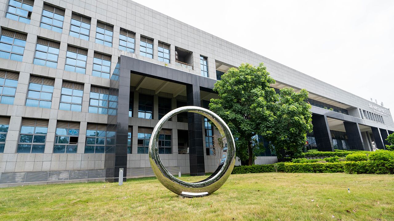 stainless steel Ring sculpture (7)