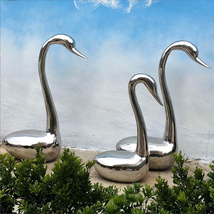 Swan sculpture1