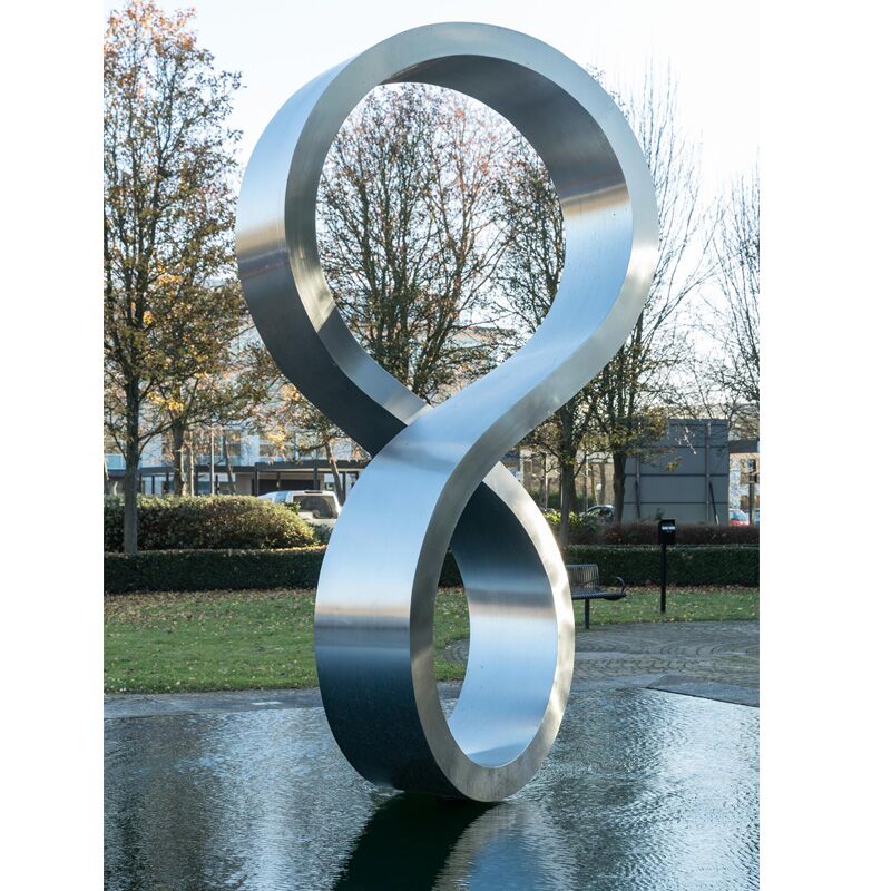 Metal-Figure-8-Contemporary-Art-Stainless-Steel (2)