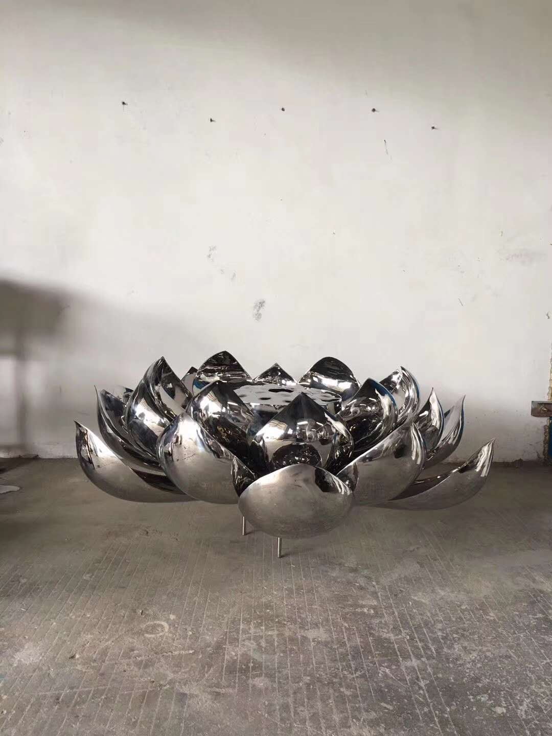 Urban Landscape Abstract Stainless Steel Garden Ornaments Pool Lotus Sculpture