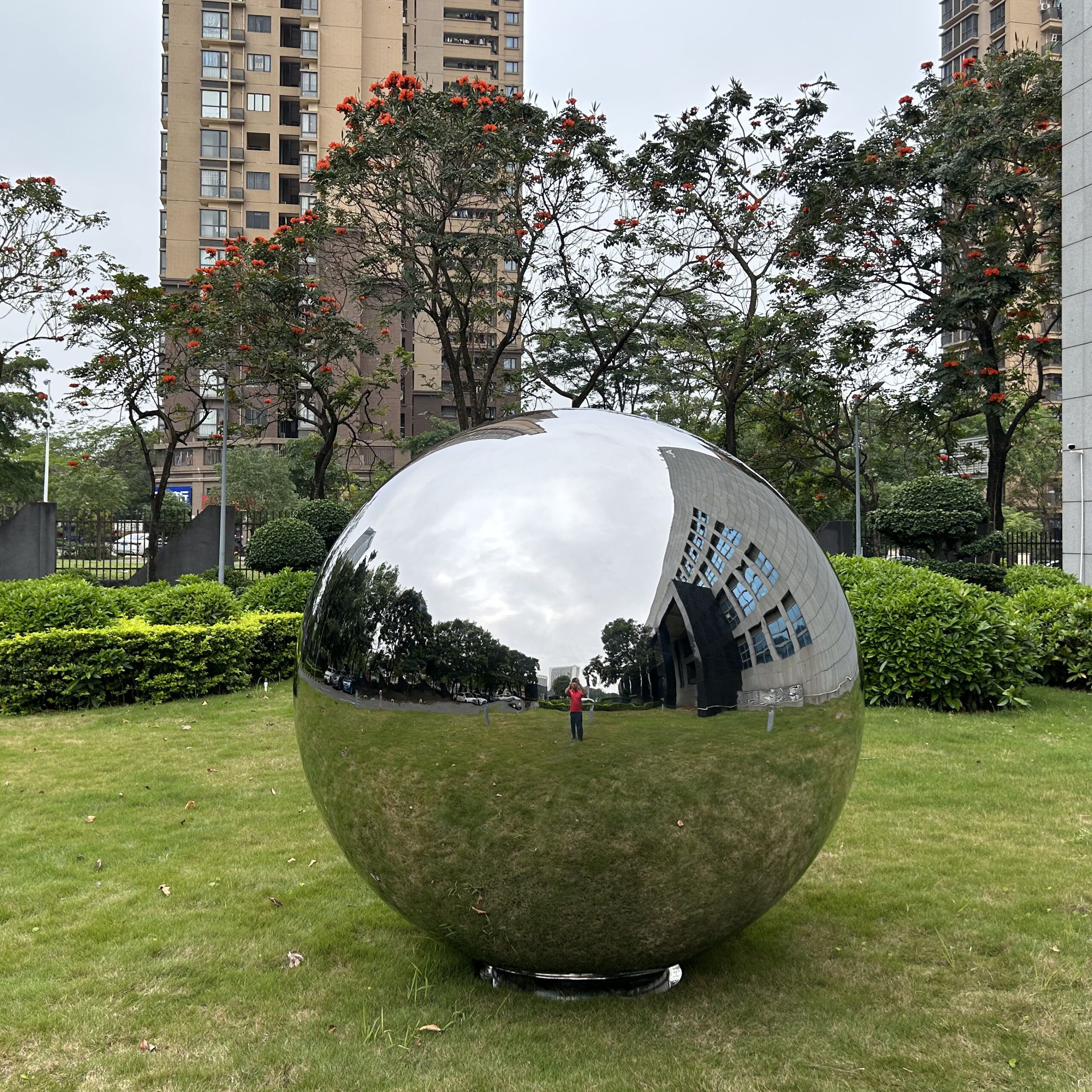 Large Outdoor square garden courtyard Mirror polishing stainless steel sphere sculpture (1)