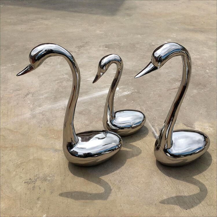 Swan sculpture2