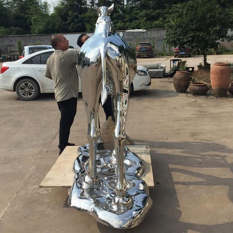 Camel-statue-sculpture (2)