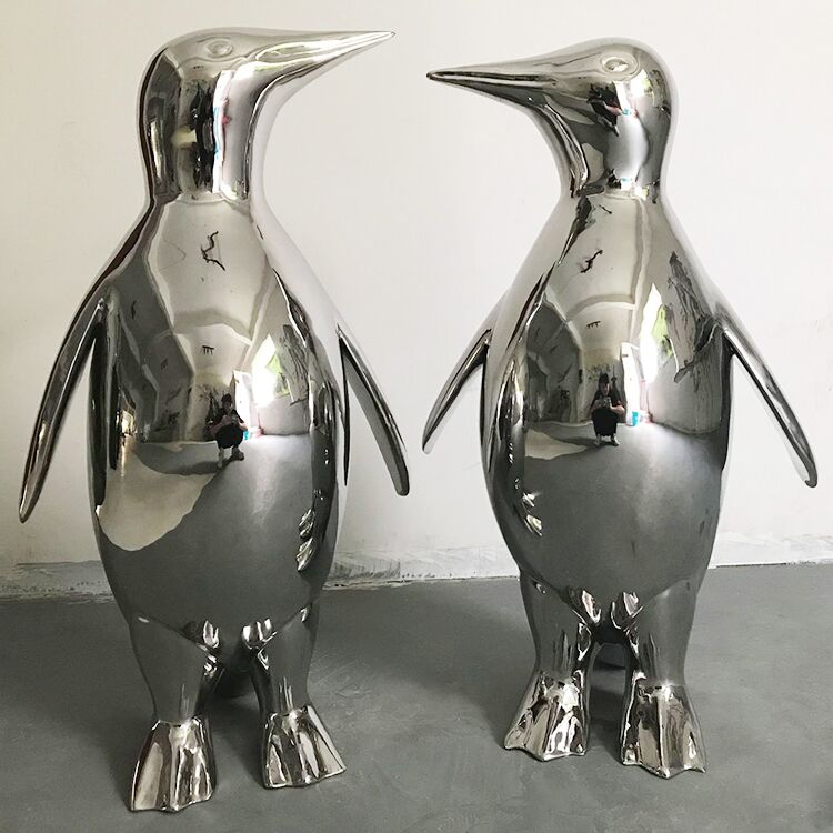 Penguin sculpture2