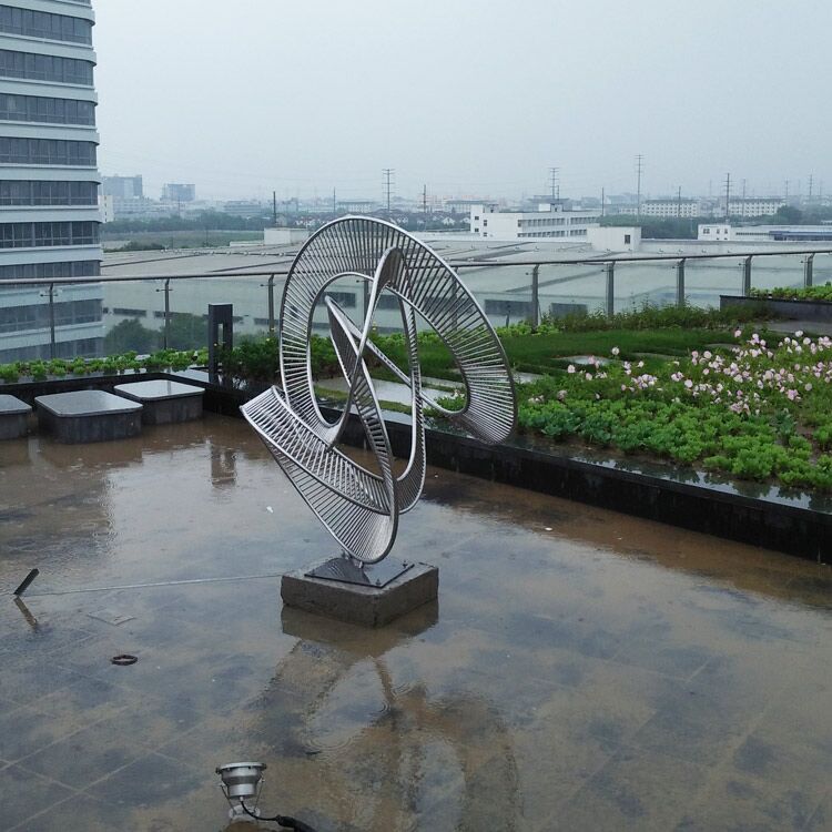 Abstract polished stainless steel pipe sculpture 1
