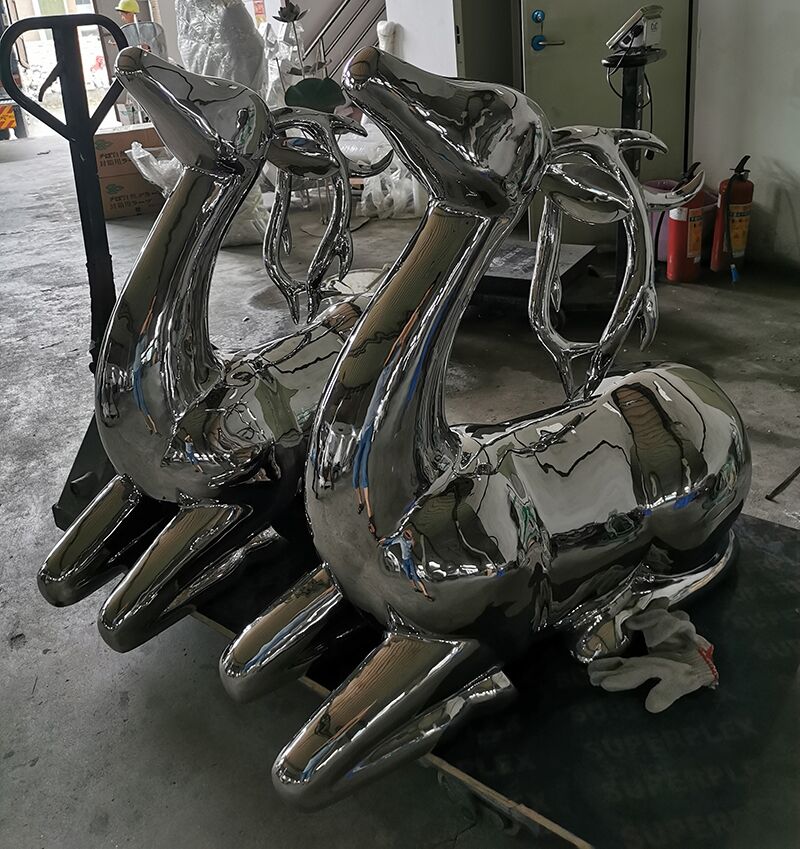 Life-size Outdoor Stainless Steel Deer Sculpture (1)