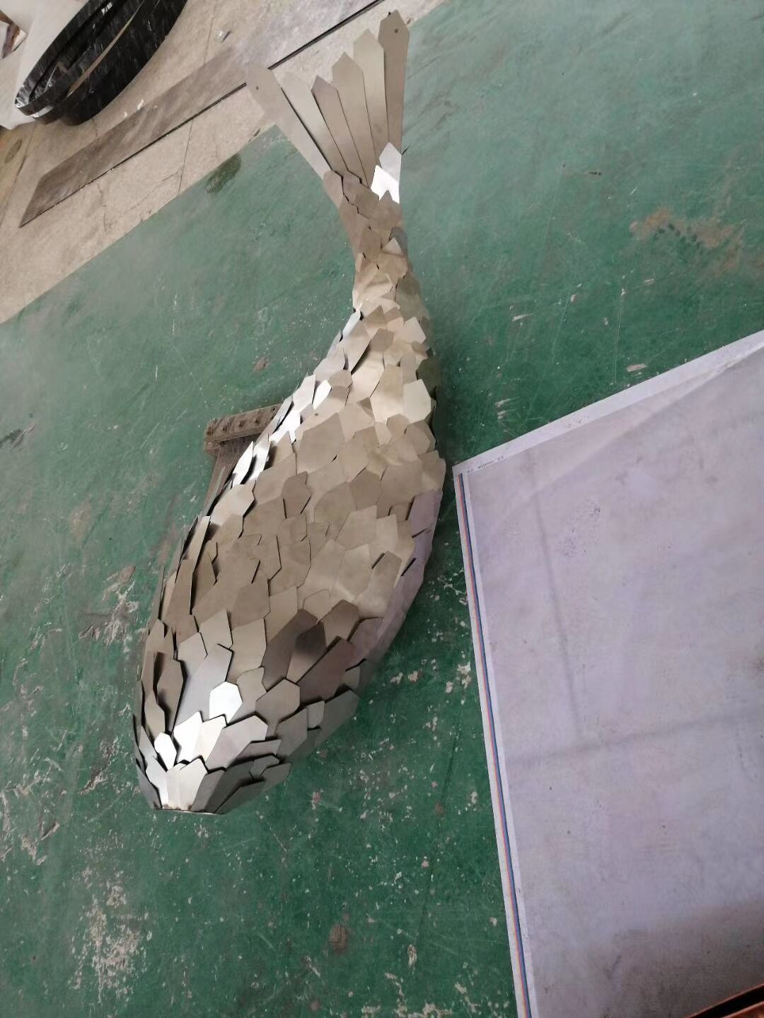 Luminous stainless steel fish sculpture (2)