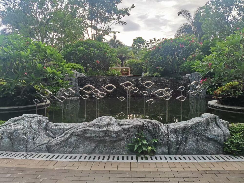 Famous Outdoor square garden courtyard pool abstract stainless steel fish sculpture (2)