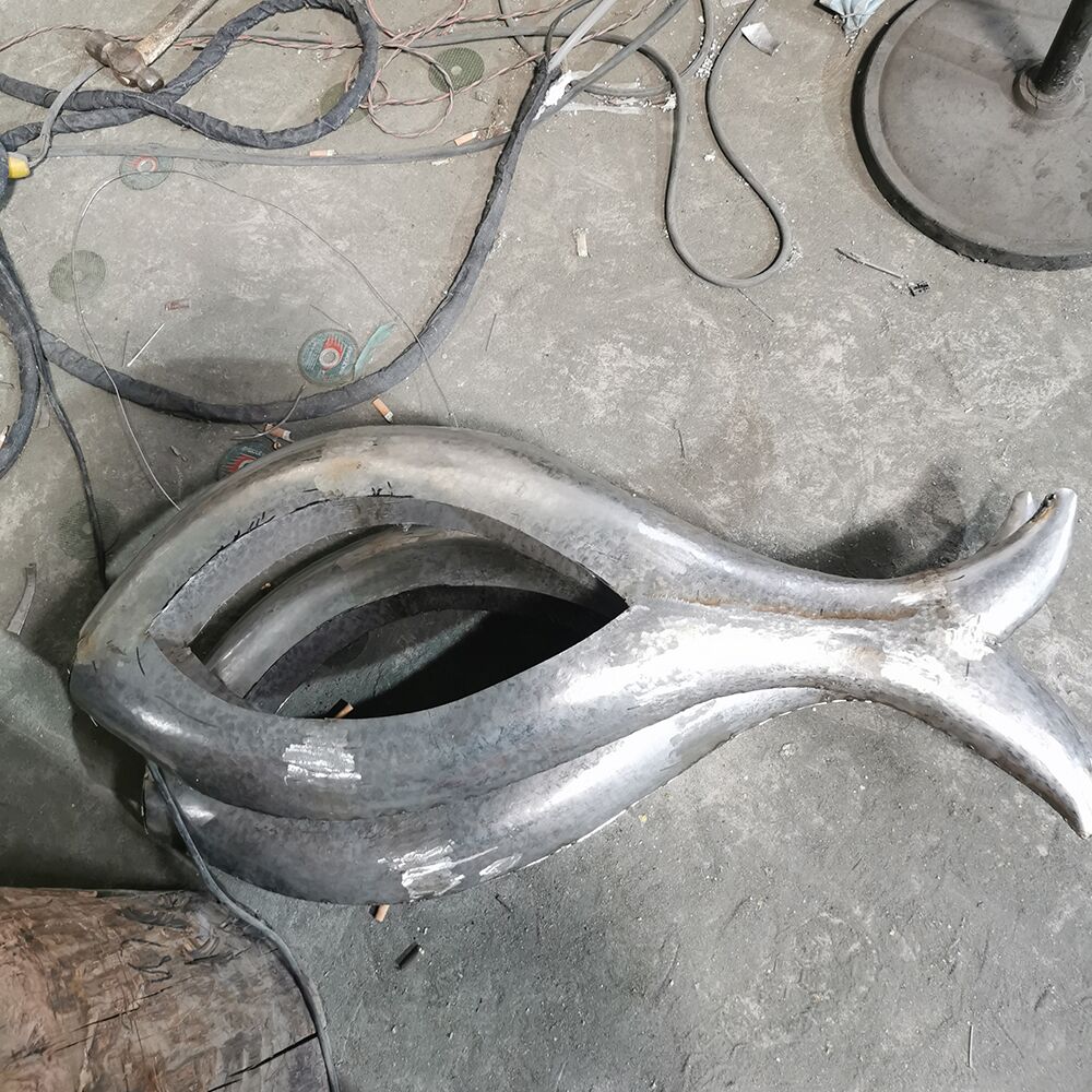 Famous Outdoor square garden courtyard pool abstract stainless steel fish sculpture (4)
